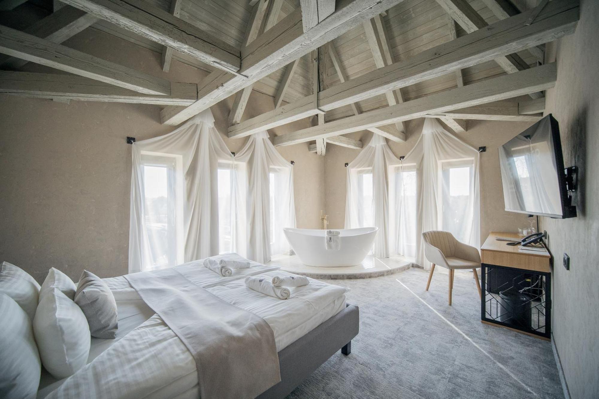 Bordur Wellness Superior Es Szonyegmuzeum Hotel 4*