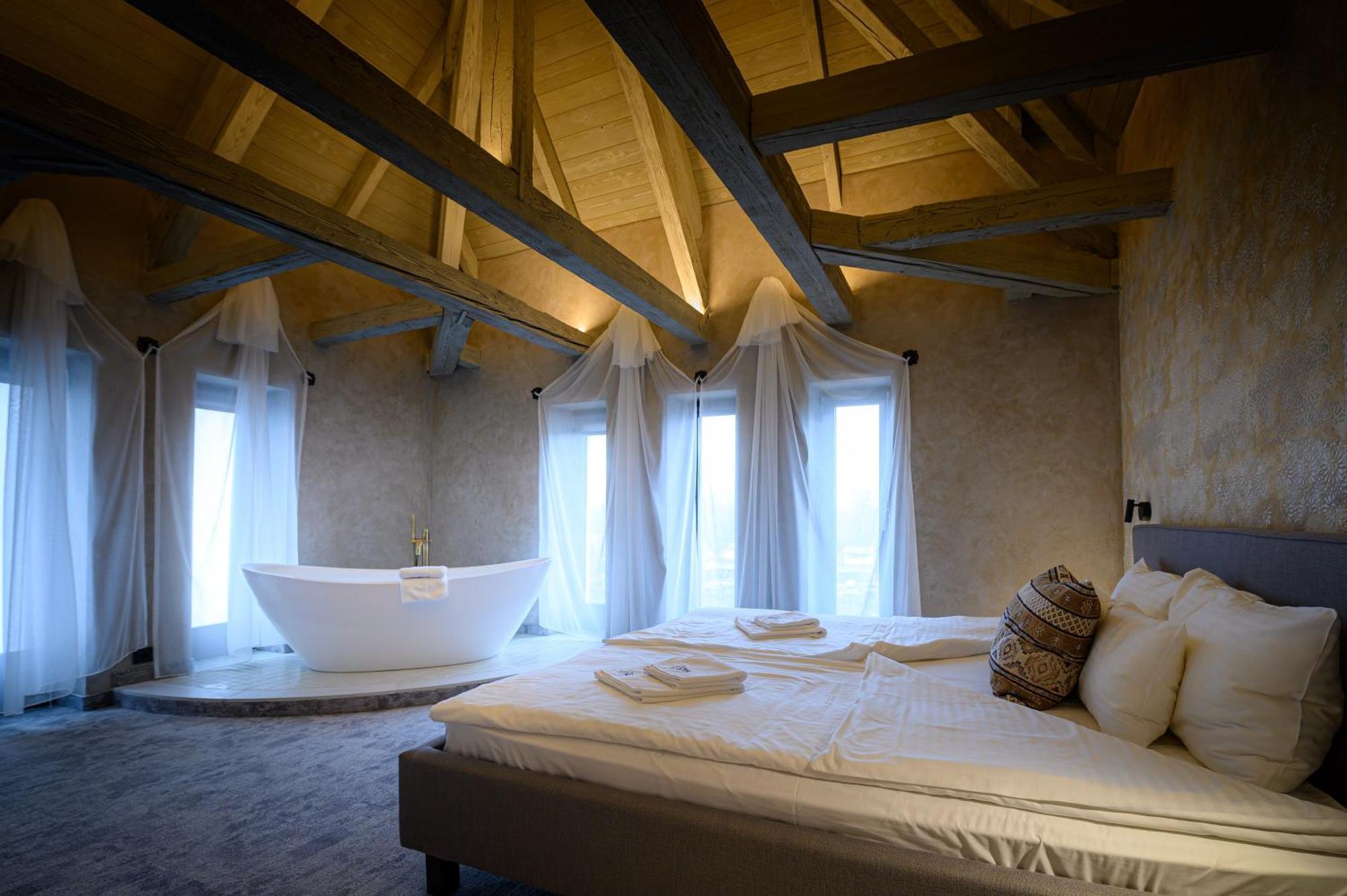 Bordur Wellness Superior Es Szonyegmuzeum 4*